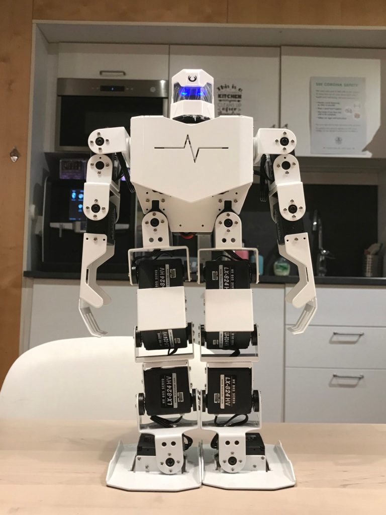Til fods lustre mode The service robot may watch you when you do bad things – Cers Blogs