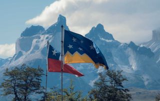 Flags of Chile and Magallanes in front of mountains
