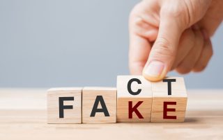 Four wooden cubes that, depending on the last two cubes, spell either fact or fake